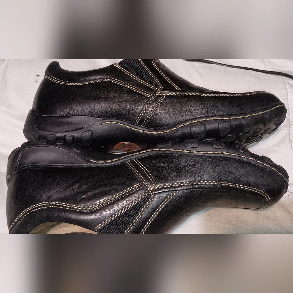 New Born Black Mens 9M Slipons M3256  Leather Apron Stitched Loafers